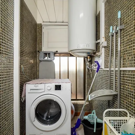 Apartment Regatta - Beachfront And Sea Views