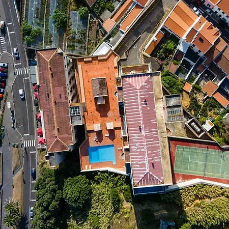 Apartment Regatta - Beachfront And Sea Views