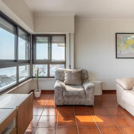 Regatta - Beachfront And Sea Views 아파트