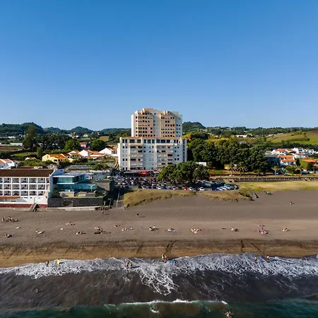 Regatta - Beachfront And Sea Views 아파트
