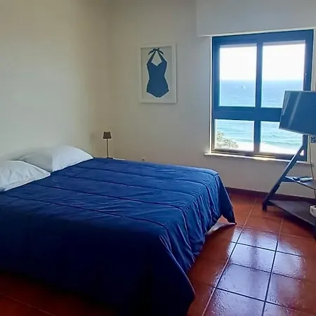 Regatta - Beachfront And Sea Views 아파트