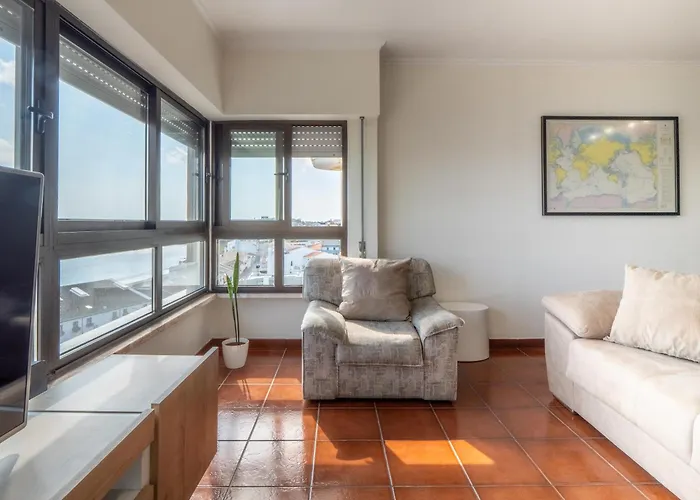 Regatta - Beachfront And Sea Views 아파트