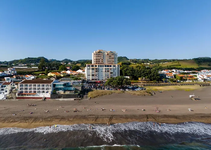 Regatta - Beachfront And Sea Views 아파트