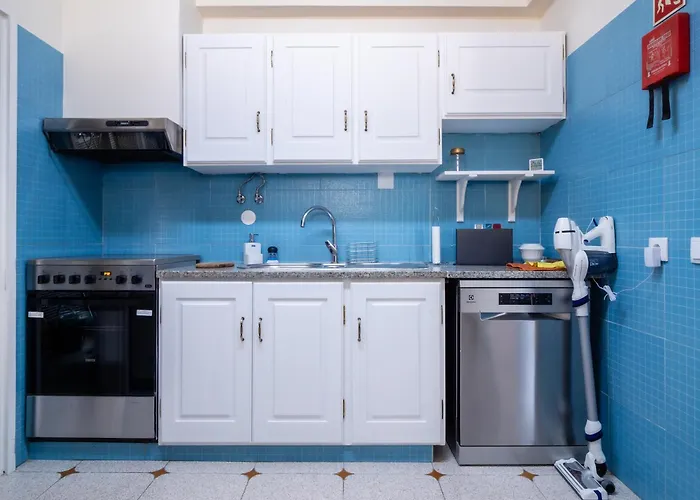 Regatta - Beachfront And Sea Views 아파트